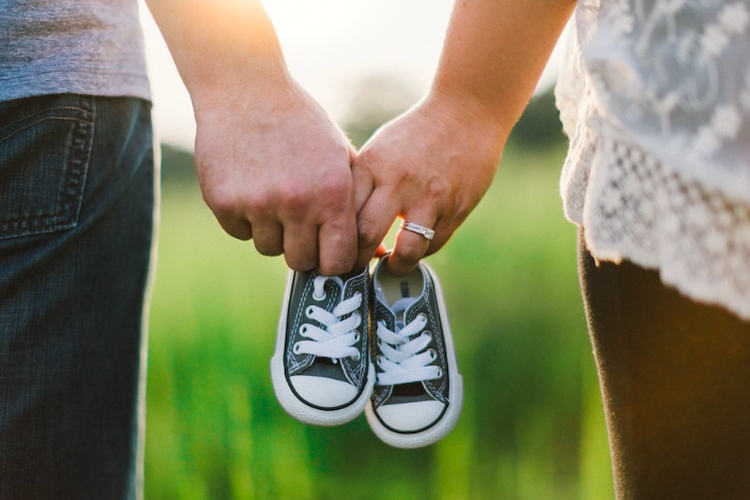 Ilustrasi pasangan yang mendambakan keturunan