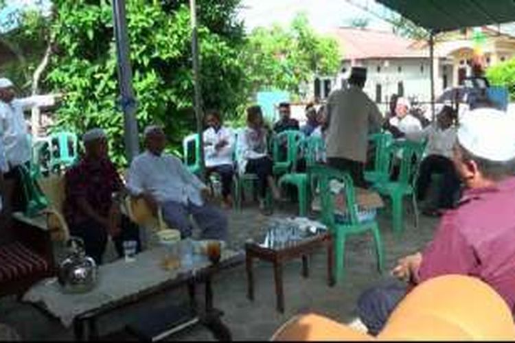 Suasana rumah duka korban kapal tenggelam di Desa Batu Rusa, Kabupaten Bangka, Senin (22/8/2016).