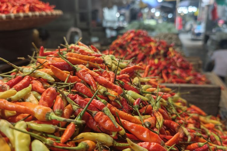 Pantauan Harga Cabai di Pasar Segiri meningkat, dari harga Rp. 45.000 menjadi Rp. 80.000 menjelang Imlek dan Ramadhan. Senin (16/2/2026)