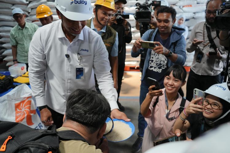 Jaga Kualitas Beras, Bulog Ajak Media Tinjau Perawatan di Gudang Sunter