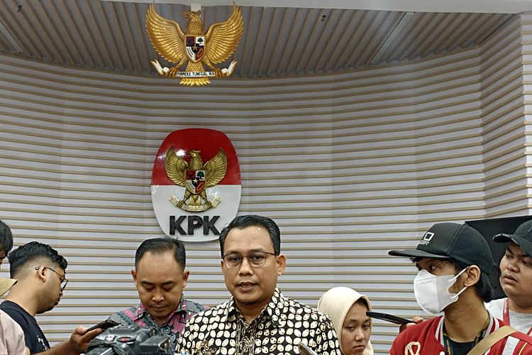 Juru Bicara Penindakan dan Kelembagaan KPK Ali FIkri saat ditemui di Gedung Merah Putih KPK mengatakan pihaknya menyita mobil dan tas mewah dalam penggeeldahan perkara dugan gratifikasi dan TPPU mantan Kepala Bea dan Cukai Makassar, Eko Darmanto, Selasa (12/9/2023).