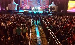 Hari Perdana Konser Musik Malaka, Penyanyi Timor Leste Ini Pukau Ribuan Penonton