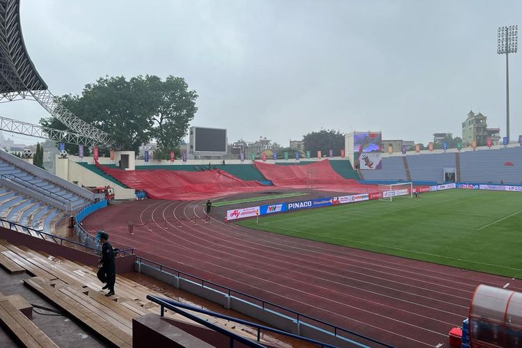 Stadion Viet Tri,Phu Tho, Vietnam, venue laga timnas U23 Indonesia vs Myanmar sempat diguyur hujan sekitar dua jam menjelang kickoff, Minggu (15/5/2022) pukul 14.00 WIVB.
