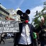 Tikus Berdasi Ikut Demo di Kantor Gubernur Jatim, Bawa Kotak Bertuliskan 