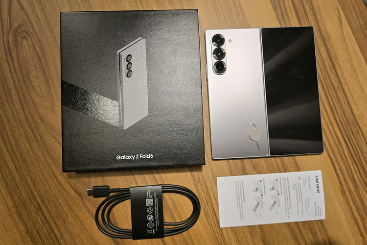 Unboxing Samsung Galaxy Z Fold 6.