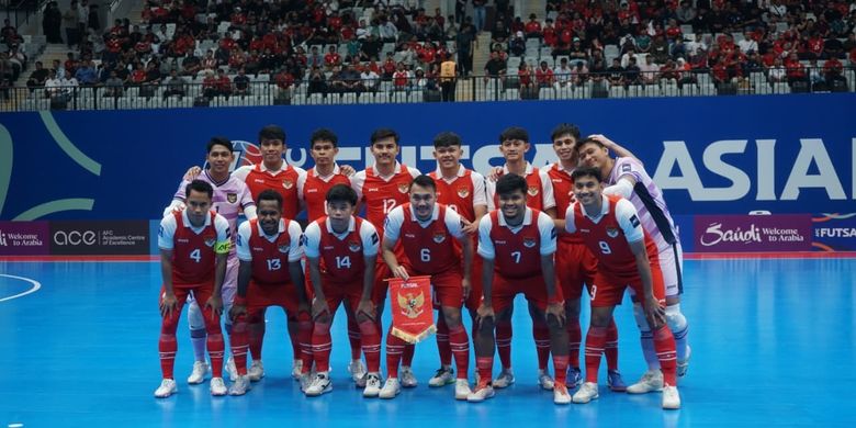 Pemain Timnas Futsal Indonesia saat berhadapan dengan Jepang di babak semifinal Piala Asia Futsal 2026 di Indonesia Arena, Senayan, Kamis (5/2/2026)