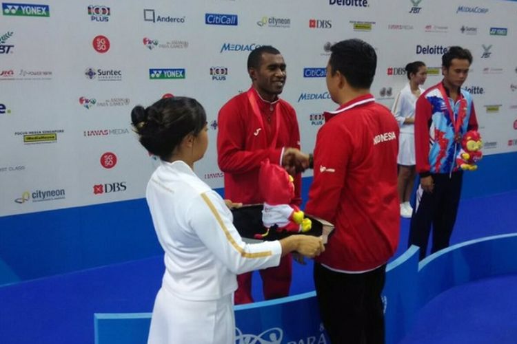 Marinus Melianus Yowey berhasil memecahkan rekor Asia di ASEAN Para Games 2015 cabang renang gaya Dada 100 meter putra kategori SB13