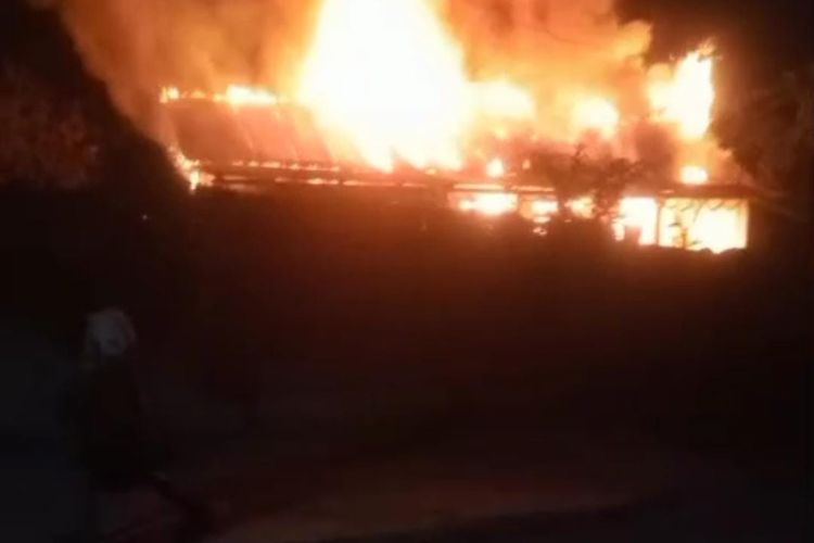 Bertepatan 1.000 Hari Istri, Lansia di Karanganyar Tewas Dalam Rumah Terbakar