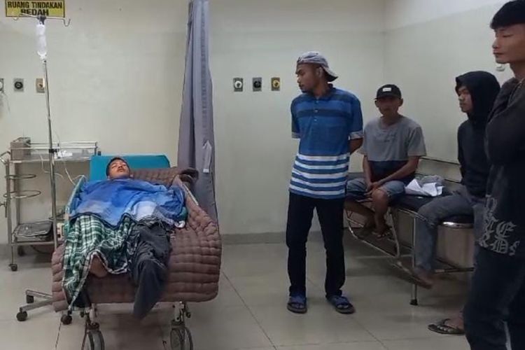 Ramdhan Dwi Saputra (26) korban pengeroyokan saat menjalani perawatan di rumah sakit, Jumat (27/10/2023).