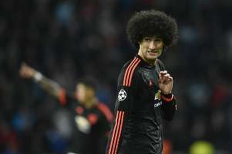 Gelandang Manchester United, Marouane Fellaini, tampil pada laga Liga Champions kontra PSV Eindhoven, di Stadion Philips, 15 September 2015.