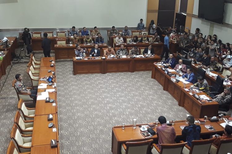 Uji kelayakan dan kepatutan terhadap calon tunggal Kapolri, Komjen Idham Azis oleh Komisi III DPR di Kompleks Parlemen, Senayan, Jakarta, Rabu (30/10/2019)