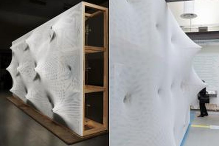 Kinetic Wall dibuat oleh arsitek asal Jerman, Frank Barkow dan Regine Leibinger. Konstruksi unik ini mengeksplorasi kemungkinan arsitektur bergerak. Konstruksi ini tampil dalam Venice Architecture Biennale 2014.