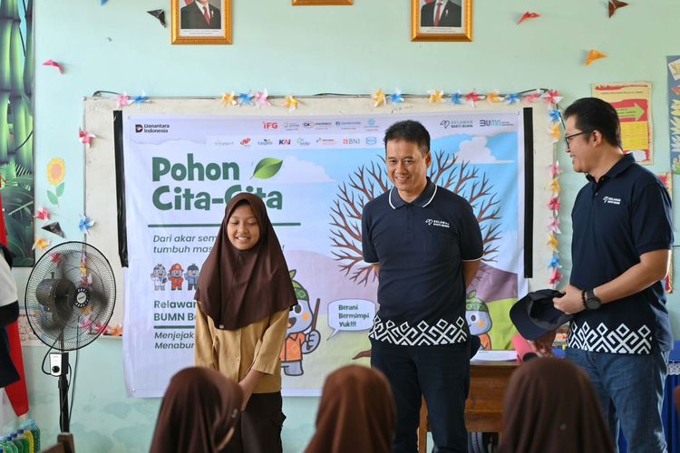 PT Asuransi Kredit Indonesia (Askrindo) berpartisipasi dalam Relawan Bakti BUMN Batch VIII pada program kegiatan kelas inspiratif di Sekolah Dasar Negeri di Kabupaten Maros, Sulawesi Selatan.