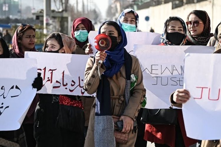 Wanita Afghanistan turun ke jalan, suarakan protes pada Taliban.