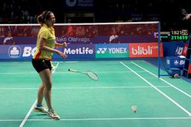 Pebulu tangkis tunggal putri Indonesia, Febby Angguni, berteriak merayakan kemenangan atas Yip Pui Yin (Hongkong) pada babak pertama BCA Indonesia Open Superseries Premier 2016 di Istora Gelora Bung Karno, Senayan, Jakarta, Selasa (31/5/2016).