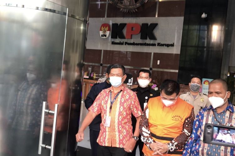 Bupati Bandung Barat Aa Umbara resmi ditahan Komisi Pemberantasan Korupsi (KPK), Jumat (9/4/2021).