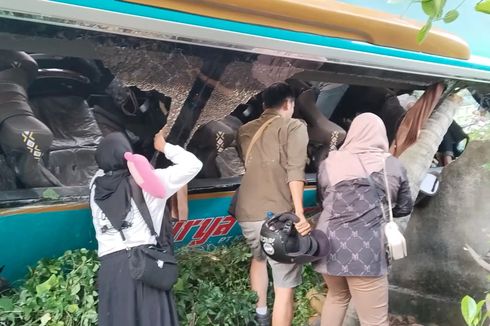 Bus Surya Kencana Terbalik di Lombok Timur, Sopir Diduga Mengantuk