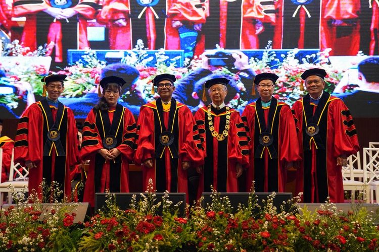 UPH Kukuhkan 5 Guru Besar, Hadirkan Amunisi Intelektual dan Solusi bagi Kemajuan Bangsa