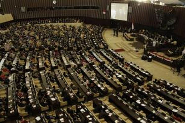 Presiden Susilo Bambang Yudhoyono memberikan pidato kenegaraan dalam Sidang Bersama DPR-RI dan DPD-RI, di Gedung MPR/DPR/DPR, Senayan, Jakarta, Jumat (15/8/2014). Dalam sidang bersama ini Presiden Susilo Bambang Yudhoyono akan menyampaikan pidato kenegaraan untuk terakhir kalinya dan dilanjutkan dengan Rancangan Undang-Undangan Anggaran Pendapatan dan Belanja Negara (RAPBN) 2015 disertai nota keuangan pada rapat paripurna pembukaan masa sidang I DPR untuk tahun sidang 2014 pada sore harinya.