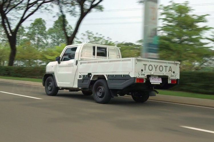 Test Drive Toyota Hilux Rangga
