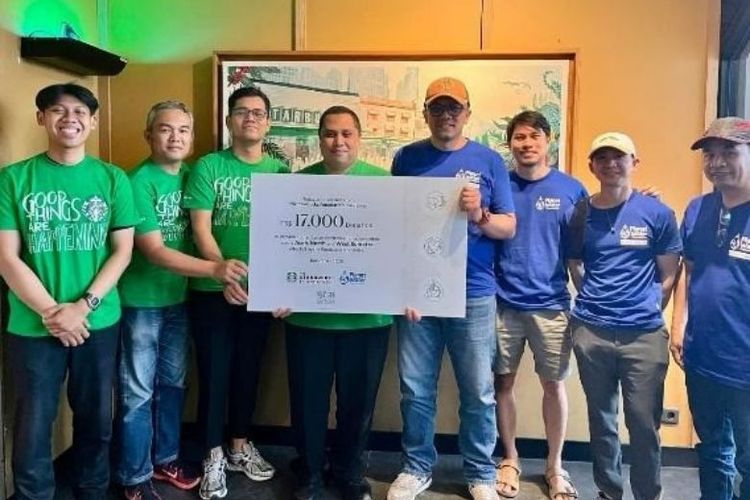 Starbucks melalui The Starbucks Foundation, menyumbangkan 30.000 dollar AS kepada Save the Children dan 17.000 dollar AS kepada Planet Water Foundation untuk membantu masyarakat di Sumatra yang terkena dampak banjir dan tanah longsor. 