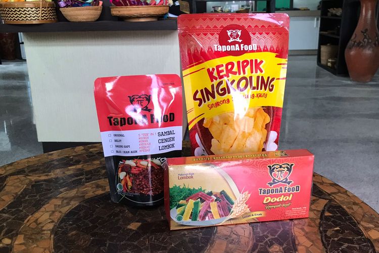 Produk olahan keripik jagung, rumput laut dengan merek Tapona Food milik pengusaha UMKM asal Desa Bilibante, Pringgarata, Lombok Tengah, Nusa Tenggara Barat, Hajjah Zaenab (52). 