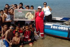 Penyelam Kibarkan Spanduk Jokowi di Dasar Laut Teluk Balikpapan