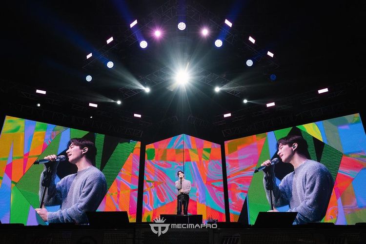 Lee Junho 2PM menggelar fan meeting di Hall 5 ICE BSD, Tangerang Selatan, pada Sabtu (25/11/2023).