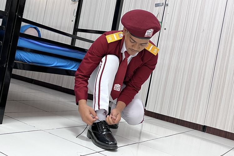15 Menit Tak Mampu Menulis Namanya Sendiri, Perjuangan Reihan di Sekolah Rakyat Kini Mulai Berbuah