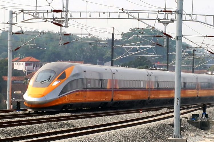  Rangkaian Kereta Api Cepat Jakarta-Bandung (KCJB) telah melakukan Hot Sliding Test di jaringan Overhead Catenary System (OCS) KCJB pada Jumat (19/5/2023) dan Sabtu (20/5/2023). 