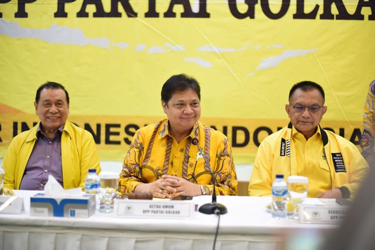 Ketua Umum Partai Golkar Airlangga Hartarto memimpin rapat pleno pengurus DPP Partai Golkar, Rabu (27/11/2019).