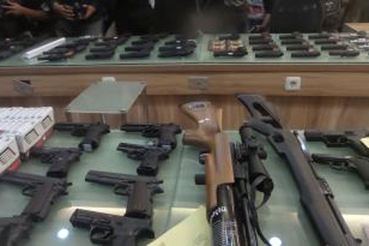 Ratusan senjata api ilegal yang diamankan Direktorat Reserse Kriminal Umum Polda Metro Jaya.