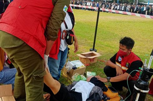 Berdesak-desakan Saat Job Fair, Belasan Pencari Kerja di Cianjur Pingsan