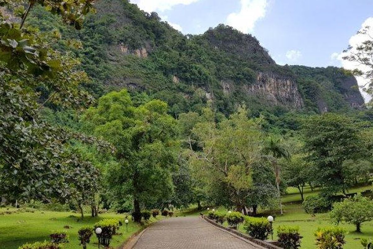 Taman Purbakala Sumpang Bita di Sulawesi Selatan
