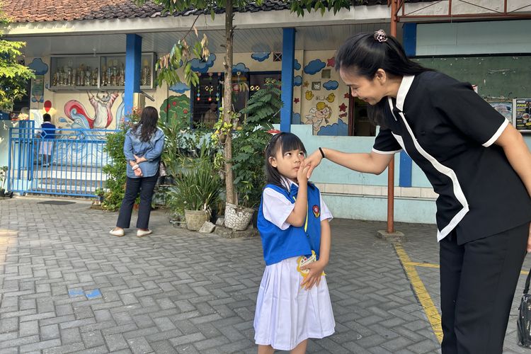 Hari Pertama Masuk Sekolah, Ortu: Saya yang Deg-degan