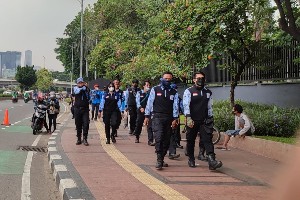 Sejumlah massa aliansi buruh yang tergabung dalam berbagai serikat akan melakukan aksi unjuk rasa di sekitar Gedung DPR, Senayan, Jakarta pada Jumat (11/3/2021) ini.