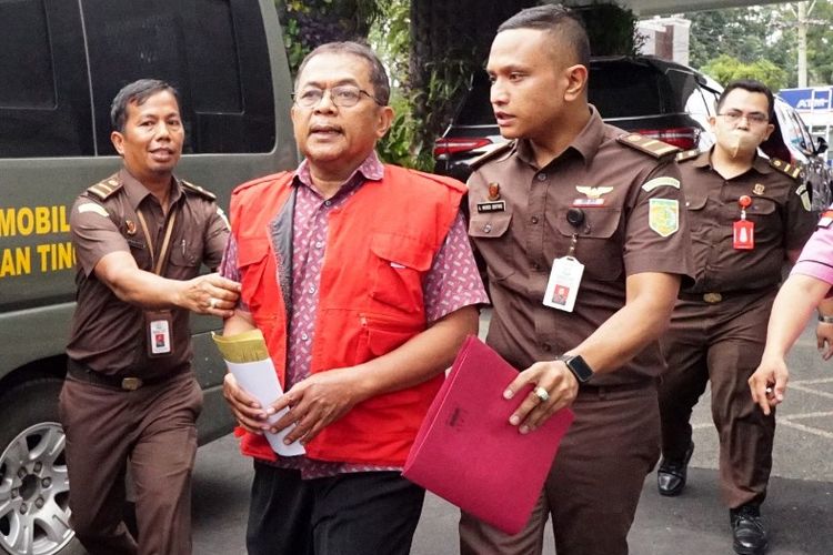 Tim Pidsus Kejati Sumut mengamankan Dirut PT PKA H Suherdi alias HS di Medan, Kamis (19/1/2023).