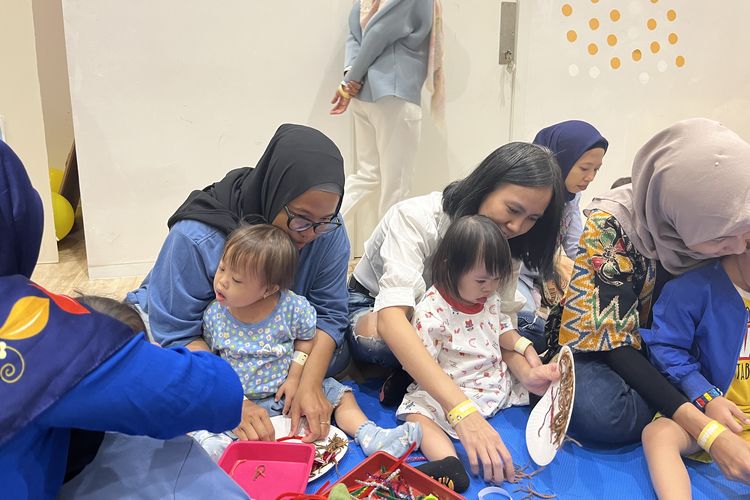 Acara peringatan hari Down Syndrome sedunia yang digelar di Buumi Playspace, Pacific Place, Jakarta Selatan, Senin (18/3/2024). 