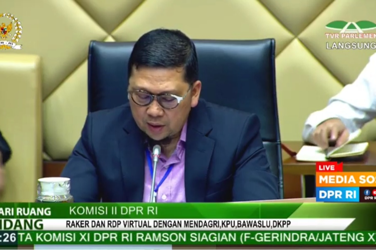 Komisi II DPR menggelar rapat kerja dengan Kementerian Dalam Negeri (Kemendagri), Komisi Pemilihan Umum (KPU), Bawaslu dan DKPP secara virtual, Rabu (27/5/2020).