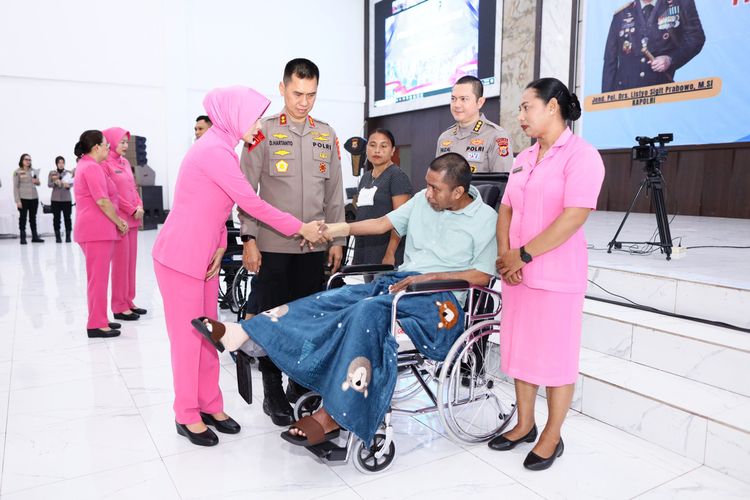 Jelang HUT Bhayangkara, 3.835 Warga Miskin di Maluku Dapat Bansos dan Layanan Kesehatan Gratis