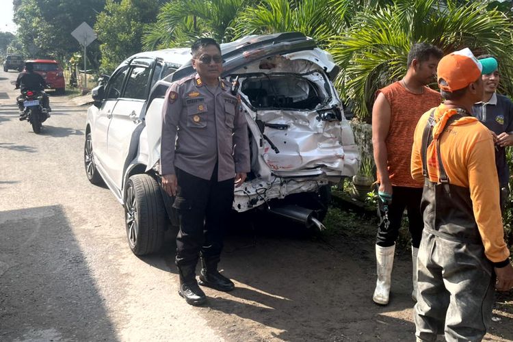 Mitsubishi Expander Tertabrak KA Majapahit di Blitar, 2 Orang Terluka
