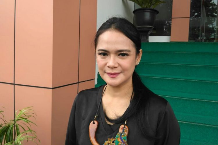 Artis peran Shezy Idris saat jalani sidang cerai perceraian lanjutan di Pengadilan Agama Jakarta Barat, Kembangan, Senin (28/1/2019).