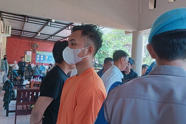 Kapolrestabes Makassar Kombes Pol Mokhamad Ngajib saat melakukan ekspose pengungkapan tewasnya mahasiswi di kos-kosannya, di Mapolsek Tamalanrea, Kota Makassar, Sulsel, Senin (12/6/2023)