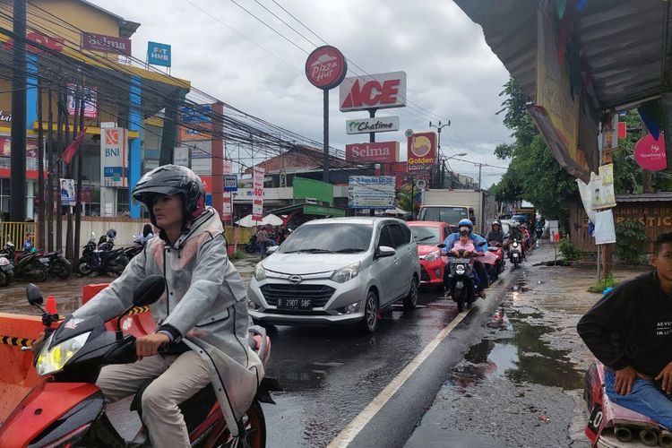  Foto : Sistem Buka Tutup Jalur di Jembatan Mampang Depok Berlaku 24 Jam 