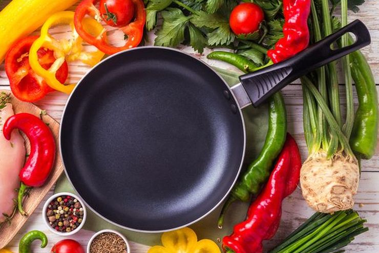 Jangan Gunakan Wajan Antilengket untuk Memasak Makanan Ini