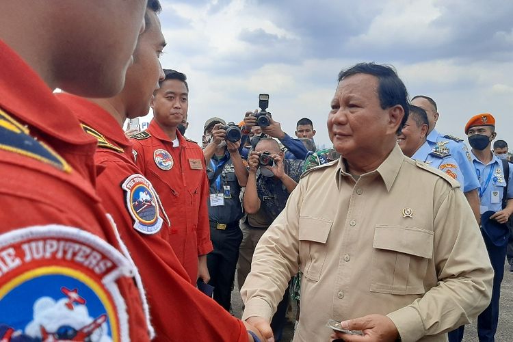 Menteri Pertahanan Prabowo Subianto saat menghadiri acara Indo Aerospace 2022 di Pangkalan Udara Halim Perdanakusuma, Jakarta, Jumat (4/11/2022). 