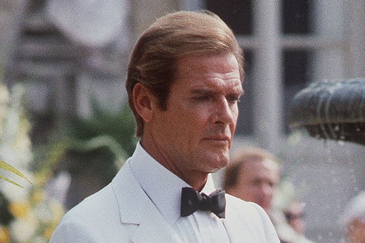 Roger Moore ketika menjalani shooting film James Bond, A View to A Kill, di Chantilly, pada 16 Agustus 1984. Roger Moore meninggal dunia di Swiss pada Selasa (23/5/2017).