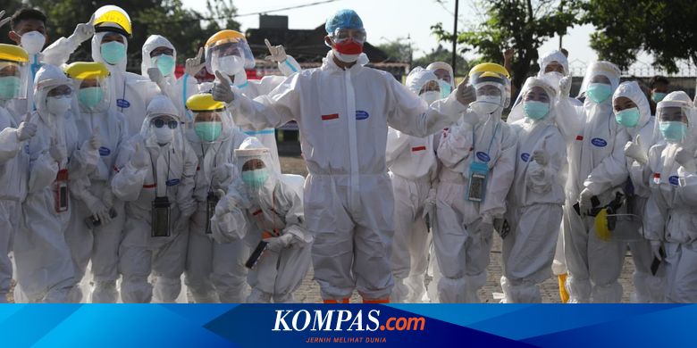 Pakai Hazmat Saat Pimpin Upacara HUT RI, Ini Pesan Ganjar untuk Pasien dan Nakes di RSDC Donohudan - Vimarsana News