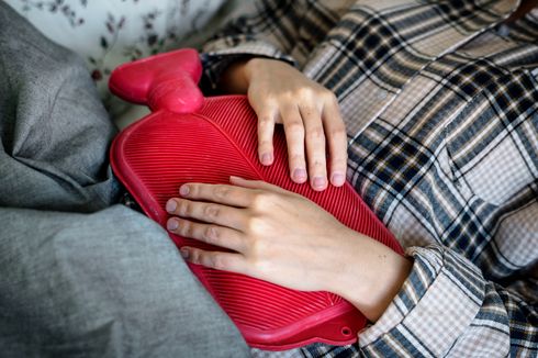Benarkah Kompres Hangat Mampu Meredakan Nyeri Menstruasi?