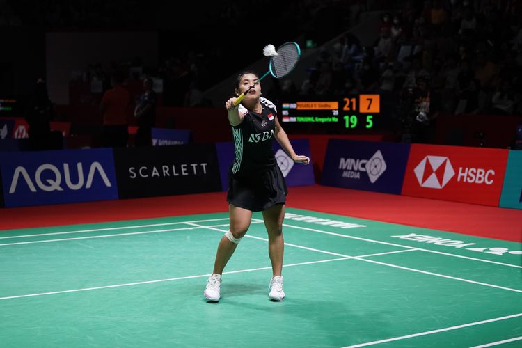 Gregoria Mariska Tunjung kala beraksi menghadapi Pusarla V Sindhu (India) dalam babak 32 besar Indonesia Open 2023 di Istora, Senayan, Jakarta, Selasa (13/6/2023).